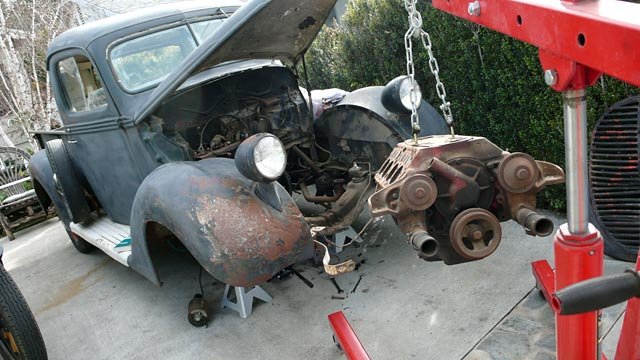 1939 Ford V8 Pickup engine removal