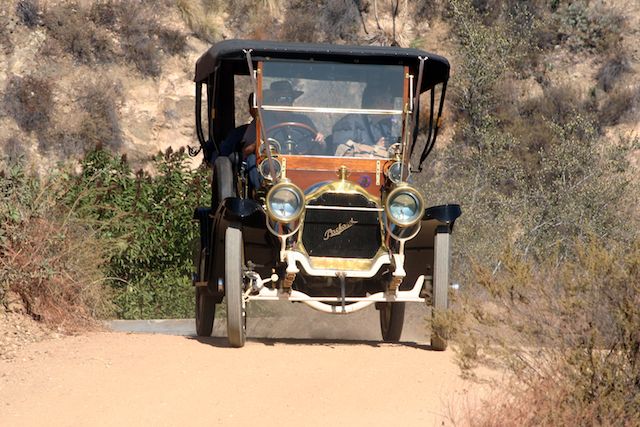 Lovely Packard heading down the mountain.