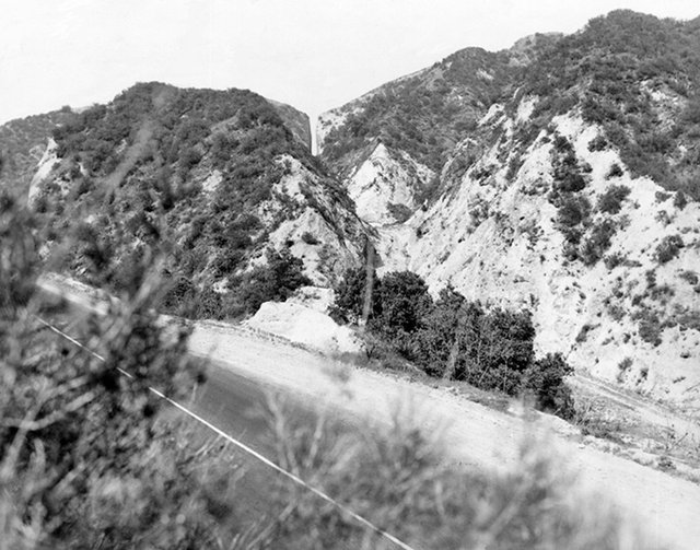 A view of Beale's Cut in 1937 from Sierra Highway.
