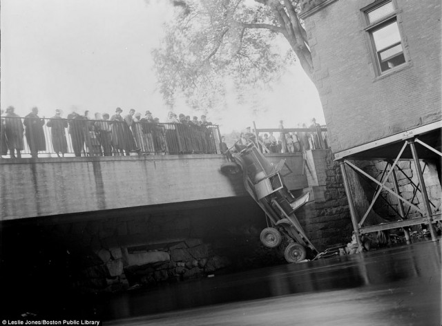 Another angle from the same accident shows how close the truck is from toppling into the water