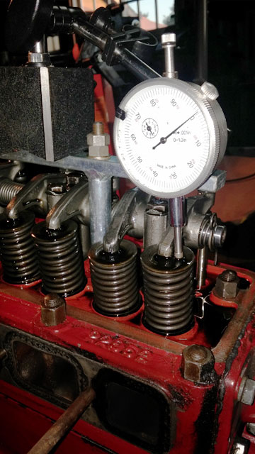 Measuring valve lift