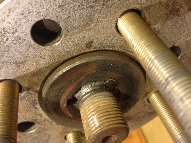 hub - you can see the uneven contact - eventually cleaned the dirt out